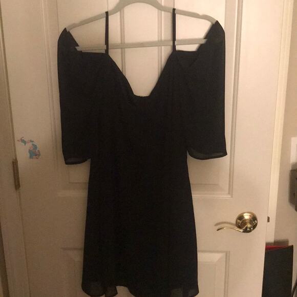 Little black dress cold shoulder size small - Picture 2 of 7
